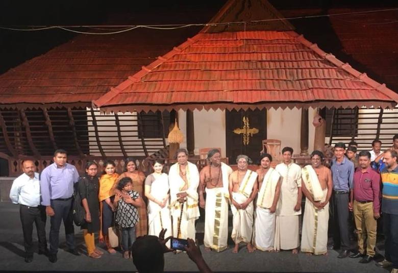 ടെക്കികൾക്കായി പ്രത്യേക പ്രദർശനം ഓഗസ്റ്റ് 2 നു സൂര്യയുടെ ഗണേശം ഓഡിറ്റോറിയത്തിൽ 6:45 നു ആരംഭിച്ചു.
